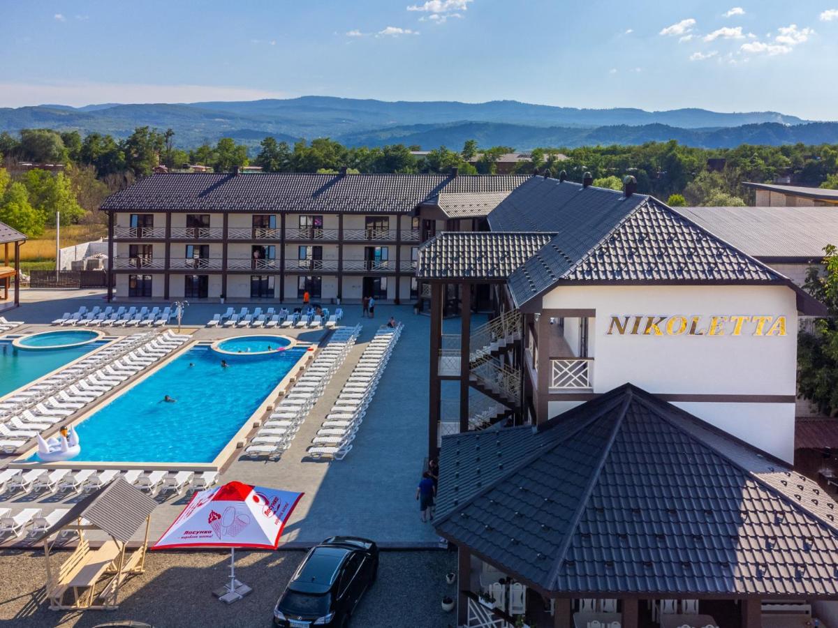 Nikoletta Hotel Aknaszlatina Kültér fotó