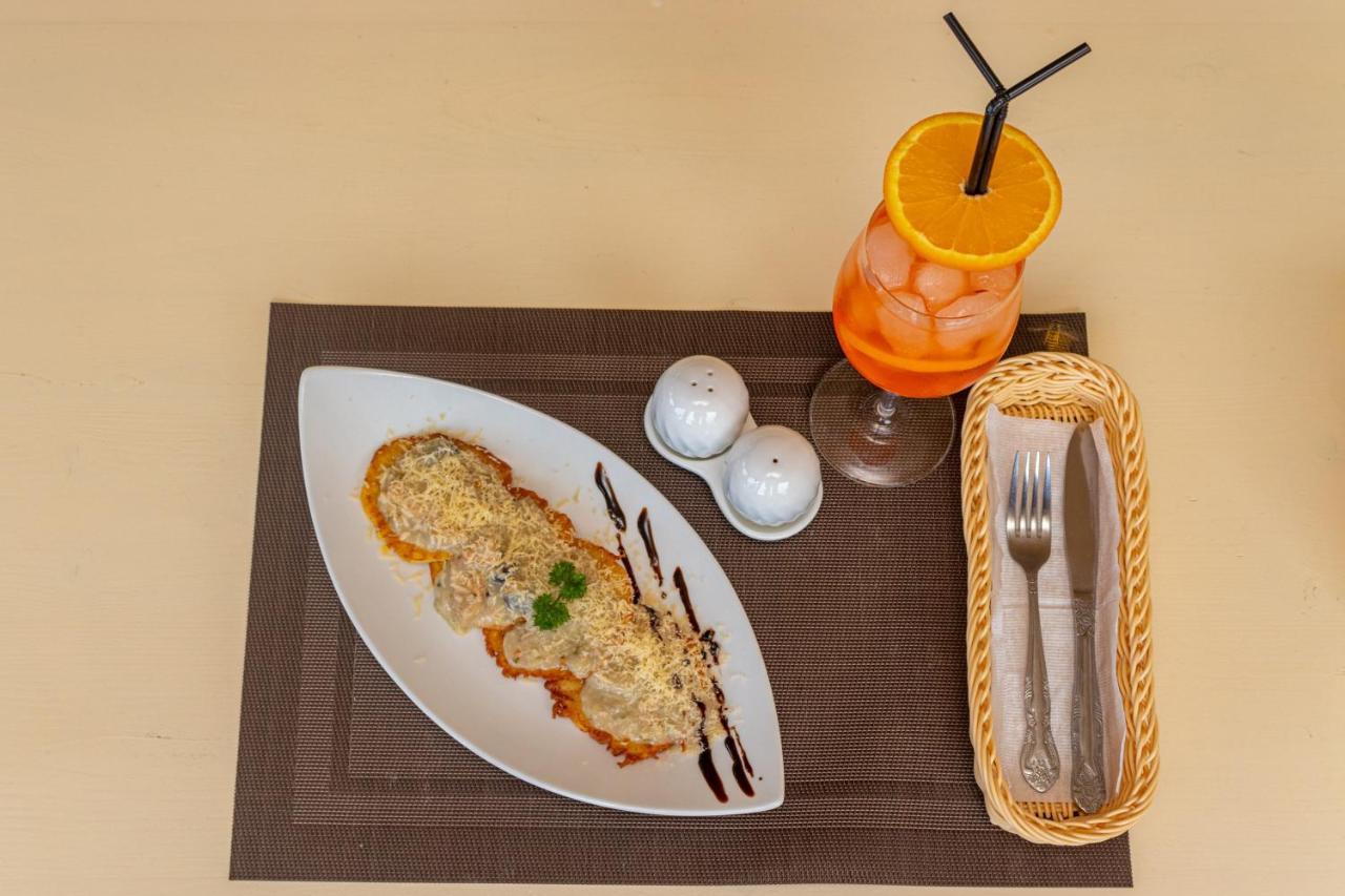 Nikoletta Hotel Aknaszlatina Kültér fotó